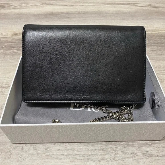 Used - Picture 2 of 12